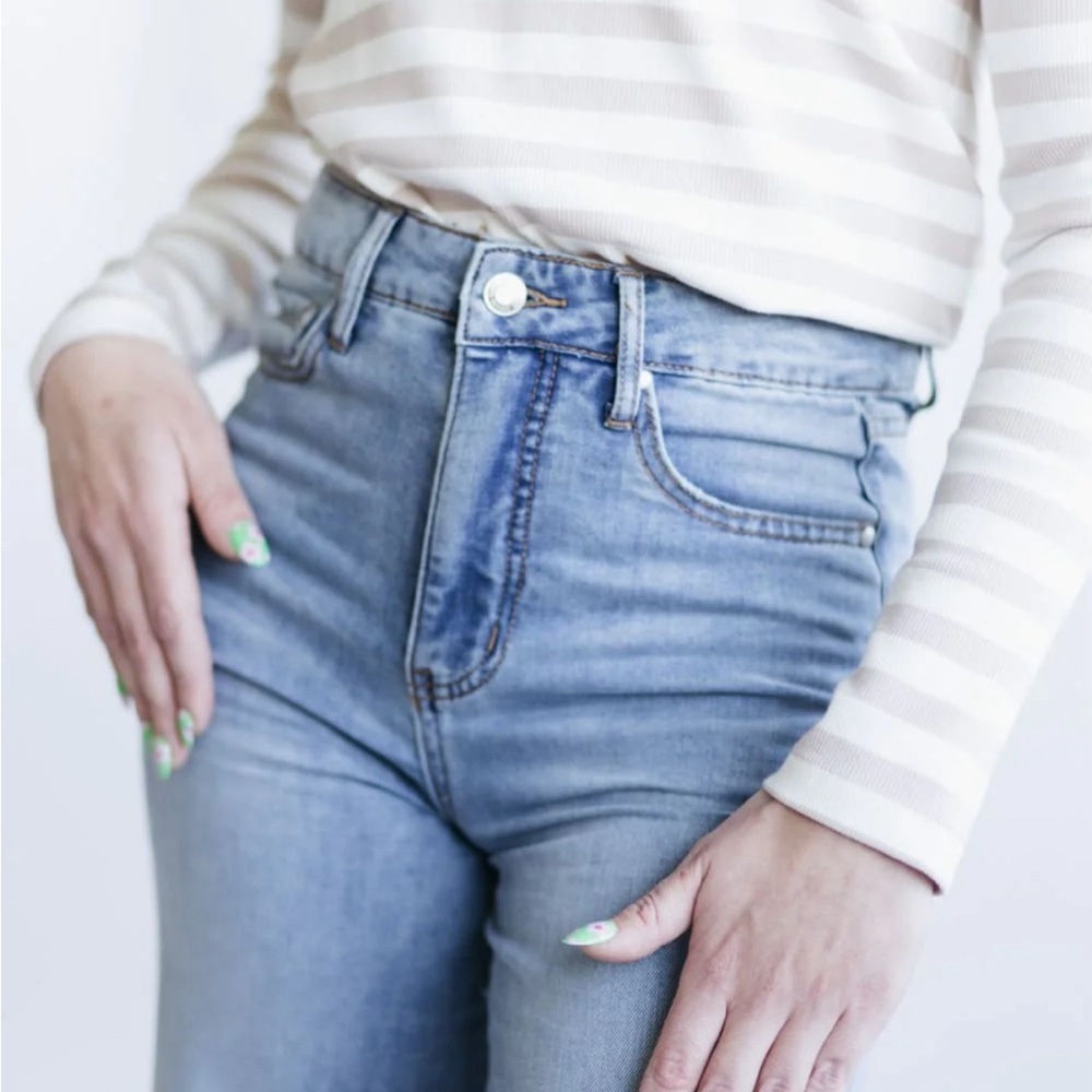 THREAD & SUPPLY High Rise Taylor Cloud Wide Leg Jeans | Size 30/8R - Picture 2 of 4